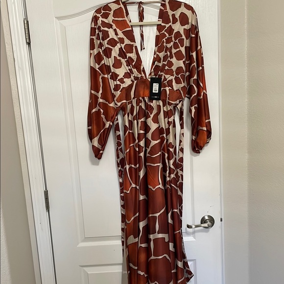 NWT Fashion Nova Brown and Cream Patterned Dress - Picture 4 of 9